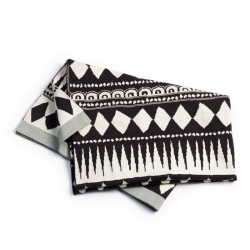 Elodie Details, Stickad filt – Graphic Devotio